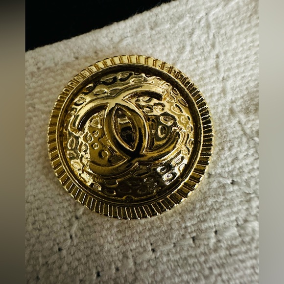 Black and White Tote Bag with Chanel Realcycled Buttons - Picture 2 of 11